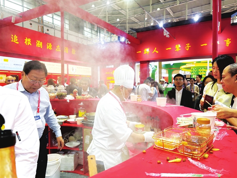 <a href="http://4g.tynews.com.cn/system/2025/10/18/030941458.shtml" >清徐老陈醋香飘“秋糖季”</a>