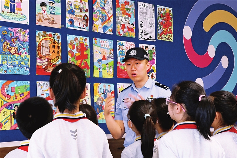 <a href="http://4g.tynews.com.cn/system/2026/06/02/031027886.shtml" >太原公安全方位守护孩童快乐过节</a>